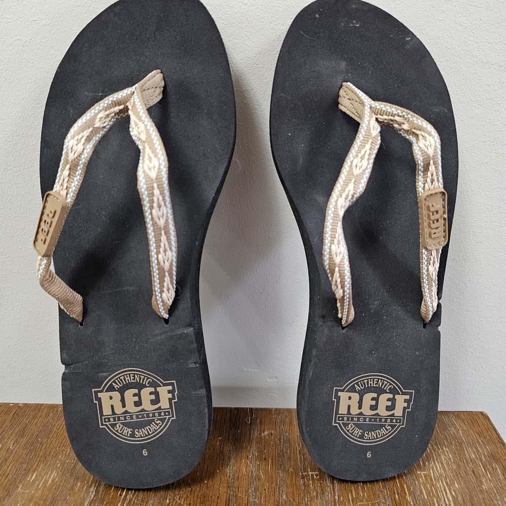 Reef Women's Cushion Threads Flip Flops - Black/Tan Woven - Size 6